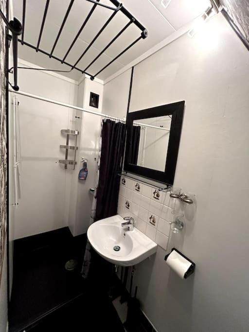 Cozy Apartment In Popular Street เบอร์เกน ภายนอก รูปภาพ