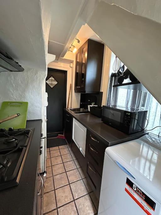 Cozy Apartment In Popular Street เบอร์เกน ภายนอก รูปภาพ