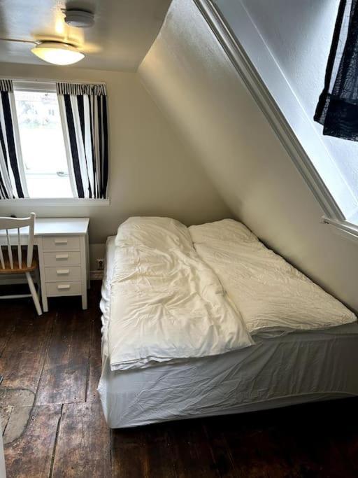 Cozy Apartment In Popular Street เบอร์เกน ภายนอก รูปภาพ